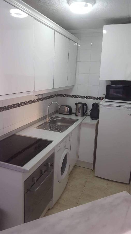 Luxury Beach Apartment Торевиеха Екстериор снимка