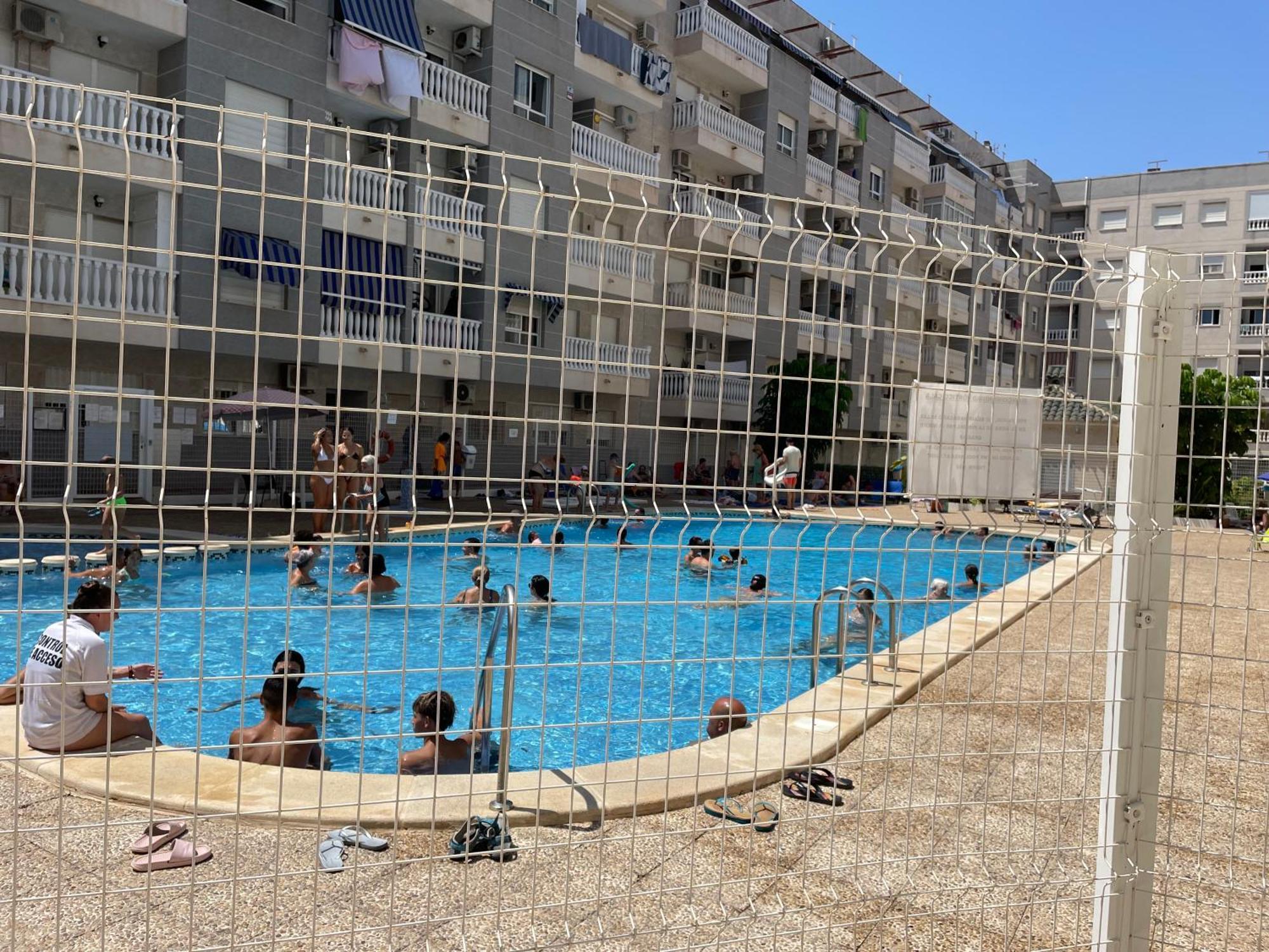 Luxury Beach Apartment Торевиеха Екстериор снимка