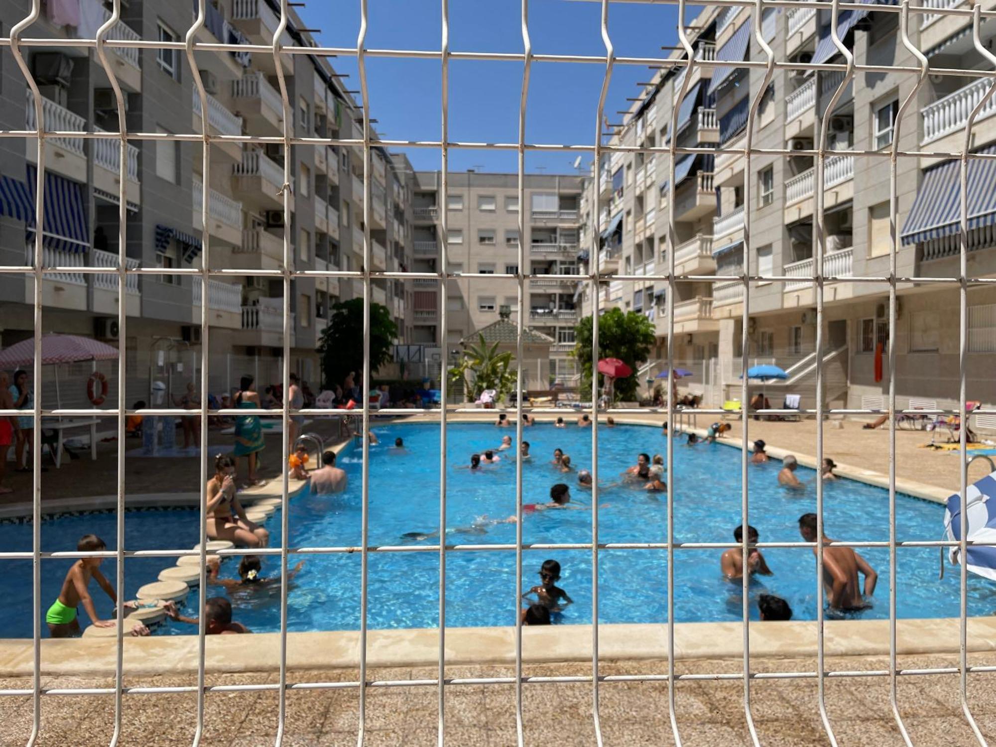 Luxury Beach Apartment Торевиеха Екстериор снимка