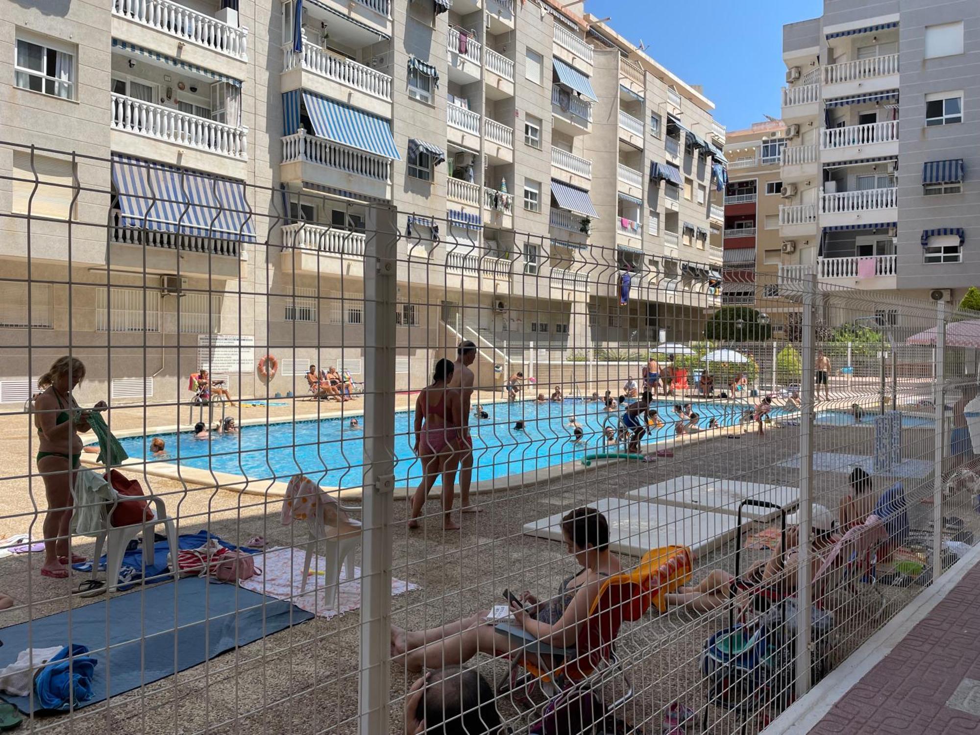Luxury Beach Apartment Торевиеха Екстериор снимка