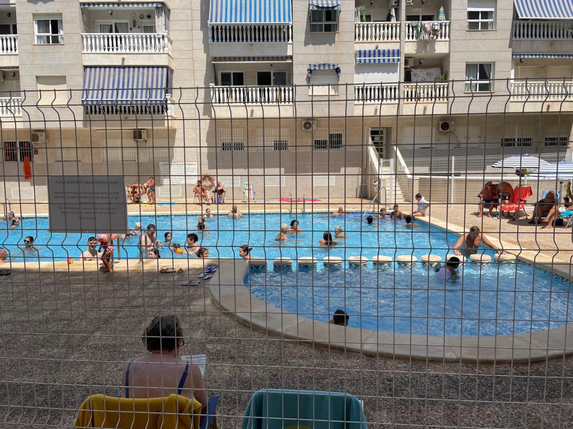 Luxury Beach Apartment Торевиеха Екстериор снимка
